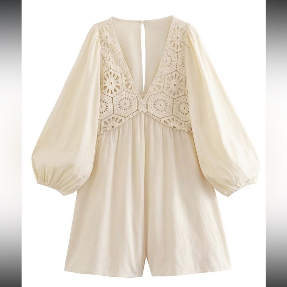 NEW DEEP V-NECK FLORAL CUTWORK PUFF SLEEVES PLAYSUIT S/M